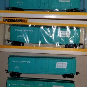 HO Scale 4 bachmann penn central boxcars